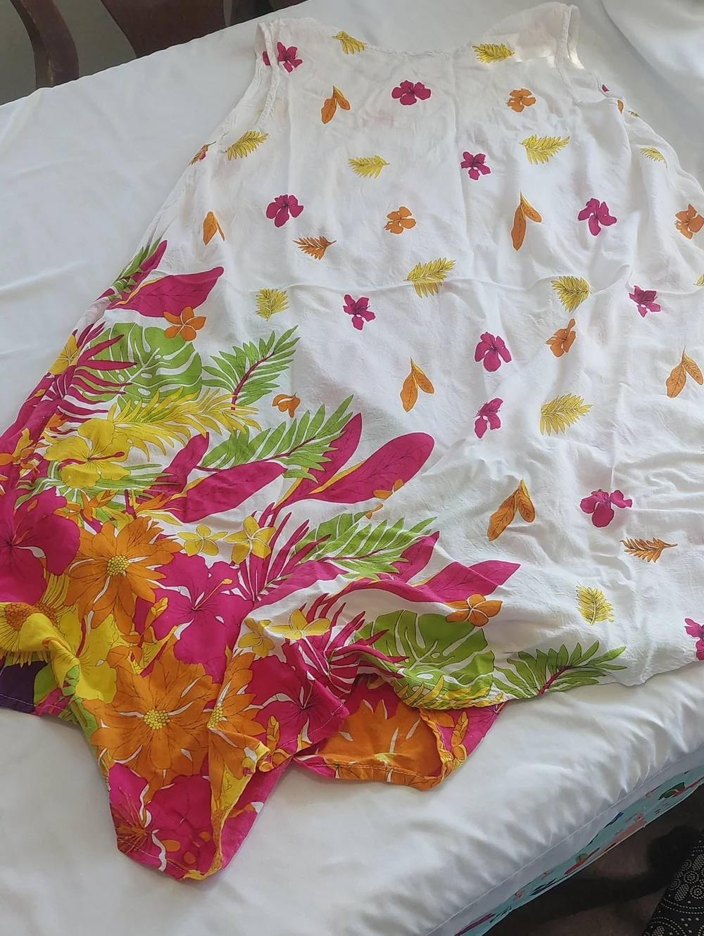 Classic CW Classics White Dress with Pink Floral Accent Lightweight .Size XL - Picture 4 of 7